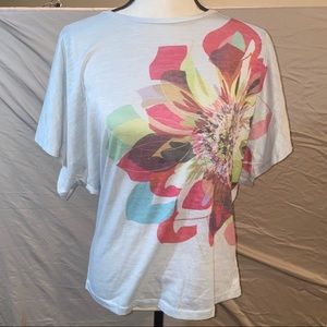 Forever 21 Women’s Short Sleeve Dolman Sleeve Top With Flower Size M